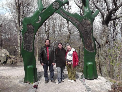 33-termeszetesen-meglatogattuk-veluk-a-pilis-szent-helyeit-is