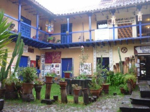 egy-kedves-tipikus-udvar-cuzcoban